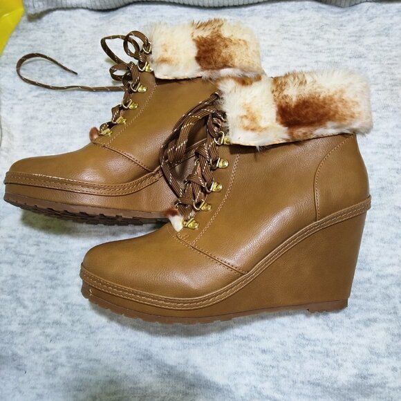 NANETTE LEPORE - Malee Brown Faux Leather Faux Fur Trim Wedge Boots Womens 9.5M - Picture 2 of 6